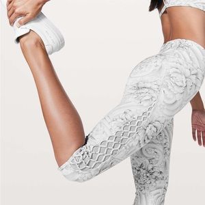 LULULEMON LOVE KNOT CROP LEGGING